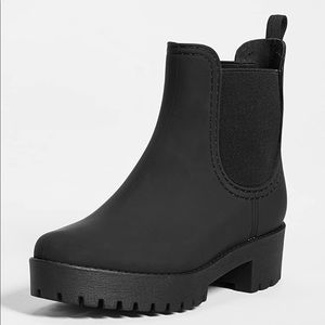 NWOT Rain Boots Size 7 / Size 38